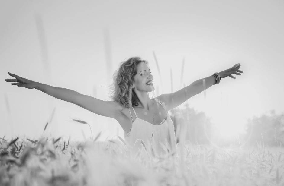 Woman expressing wellbeing and confidence following personalised women’s health care